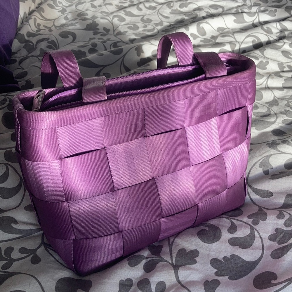 Harveys seatbelt violet medium tote